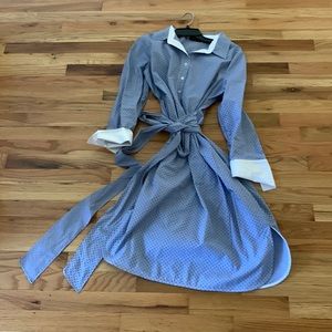 Tahari cotton shirt dress with attached wrap belt in blue/white size medium